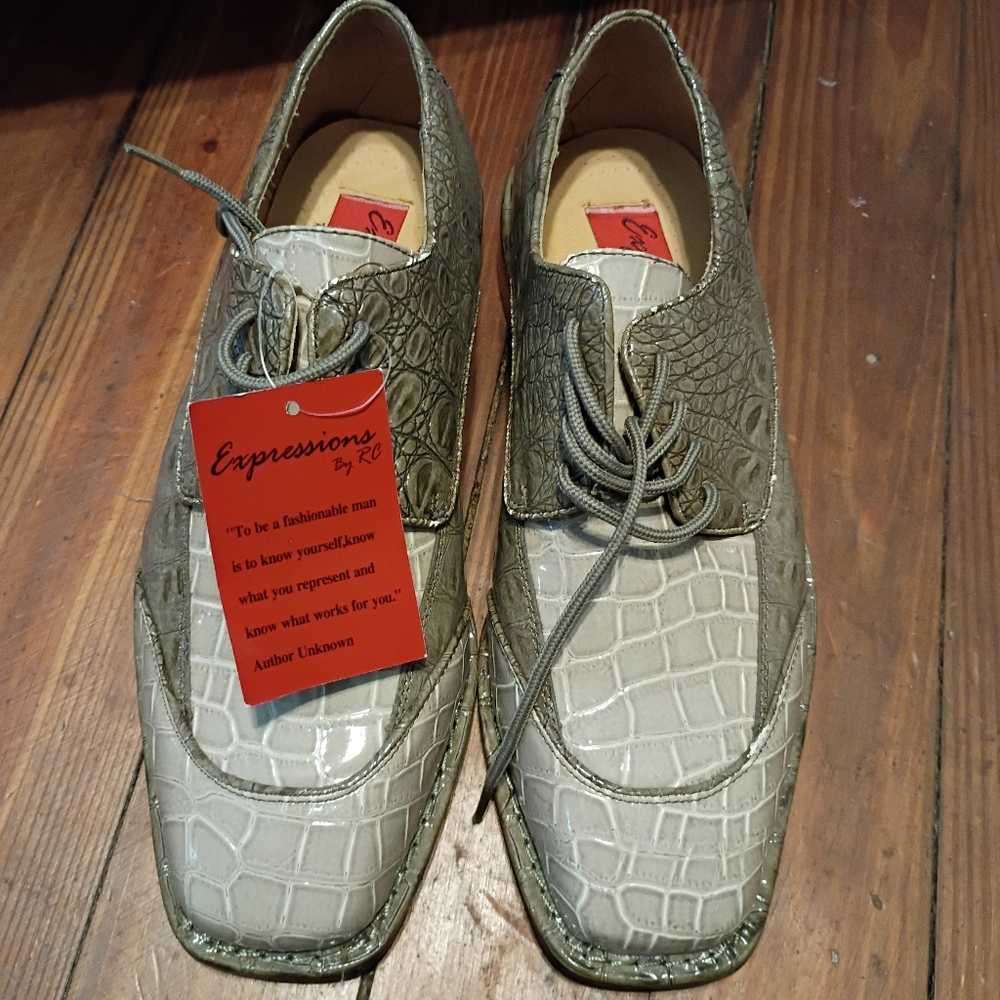 Expressions Men's Crocodile Pattern Two Shades of Gray